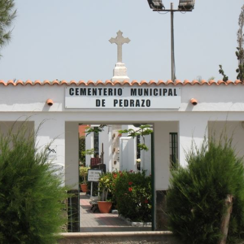 Cementerio Municipal de Pedrazo - Der Eingang